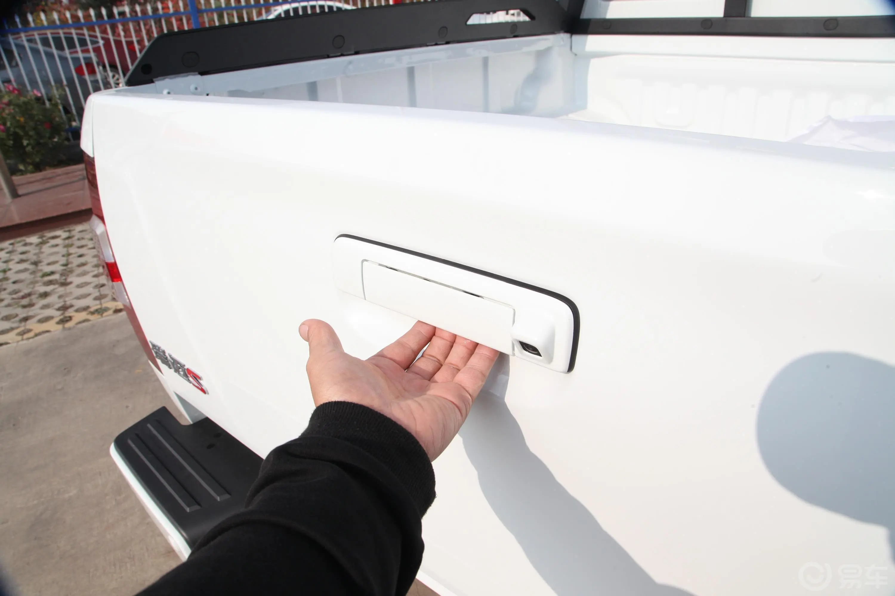 瑞迈S标轴版 2.4T 手动 四驱 领航版 汽油 国VI电动尾门按键（手动扶手）