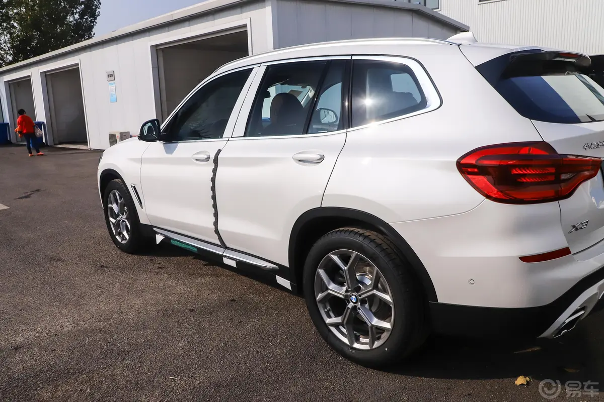 宝马X3xDrive 28i 豪华套装外观