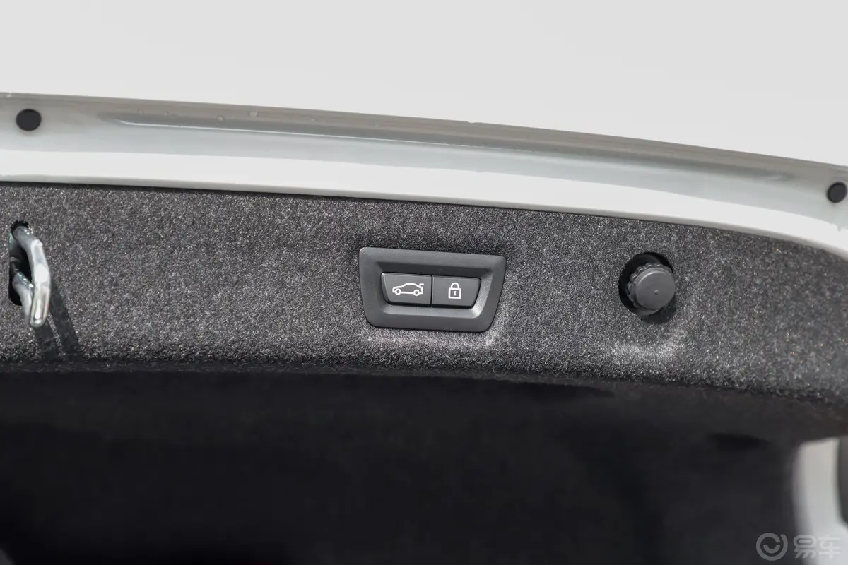 宝马5系530Li 行政型 M运动套装电动尾门按键（手动扶手）