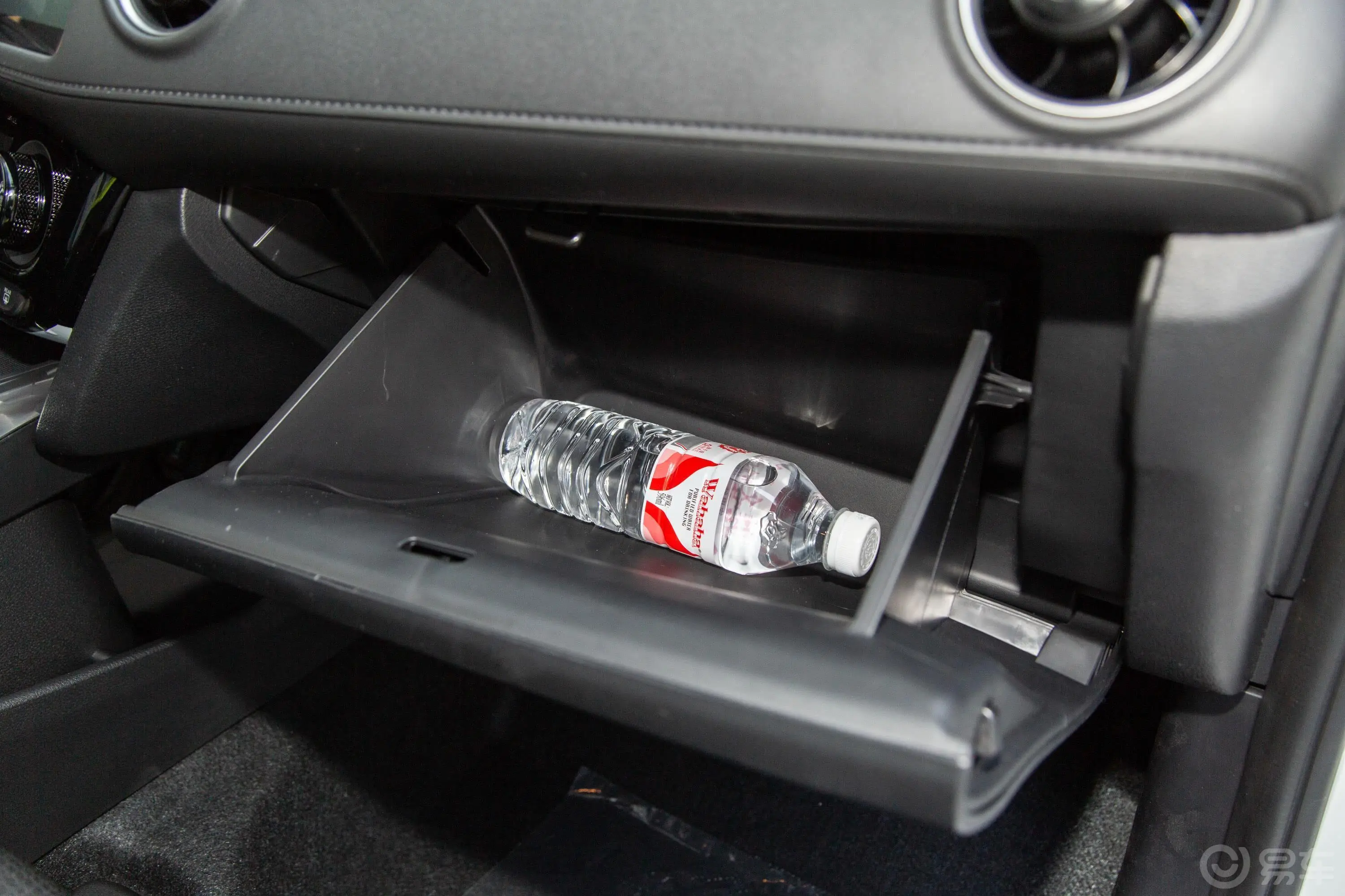 本田XR-V1.5L 手动 经典版 国VI手套箱空间水瓶横置