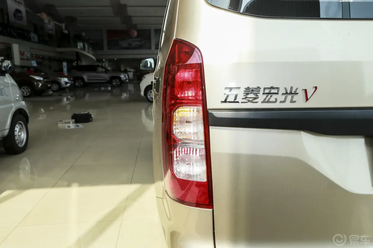 五菱宏光V1.5L 手动 劲取版 国V外观