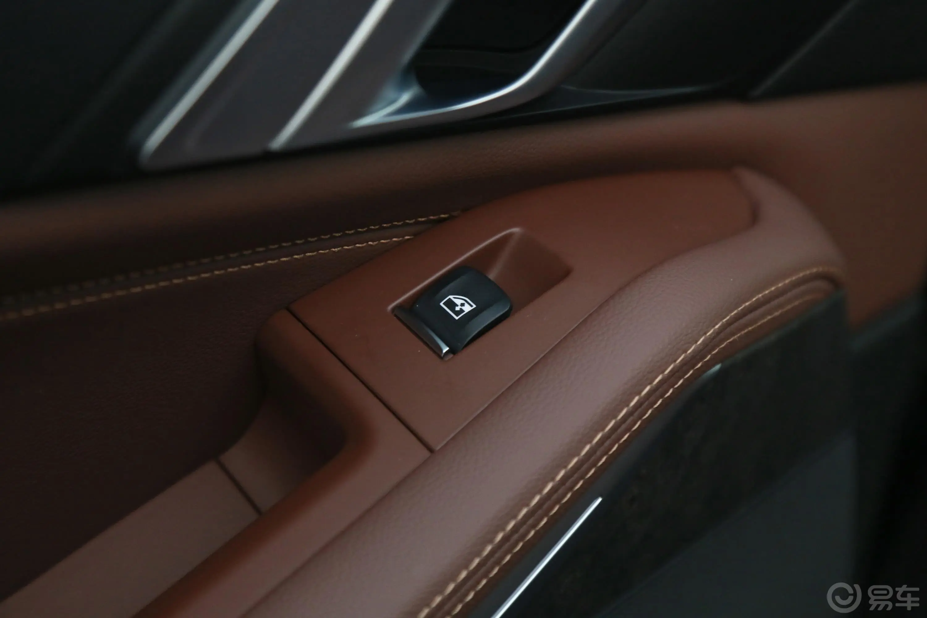 宝马X5(进口)xDrive30i X设计套装后车窗调节