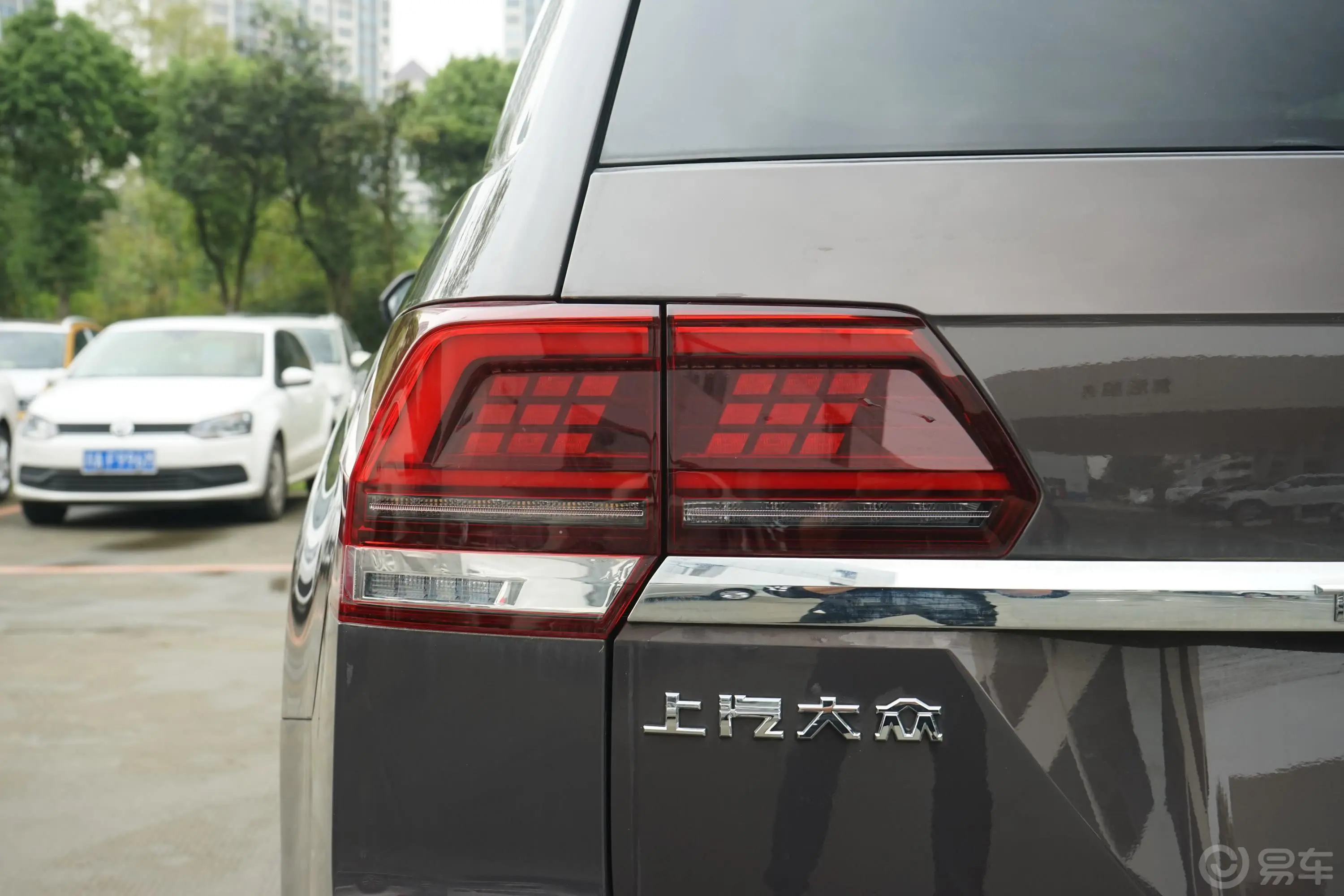 途昂330TSI 两驱 豪华版外观