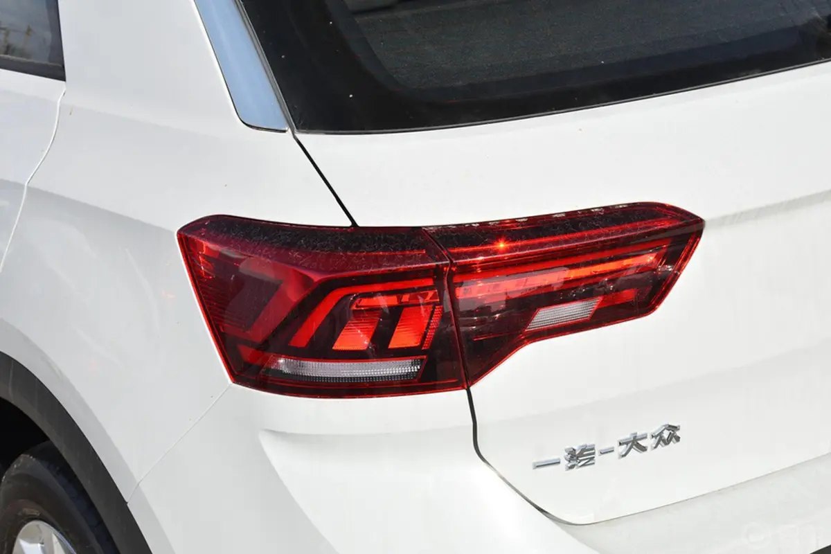 探歌280TSI 双离合 R-Line尾灯侧45度俯拍