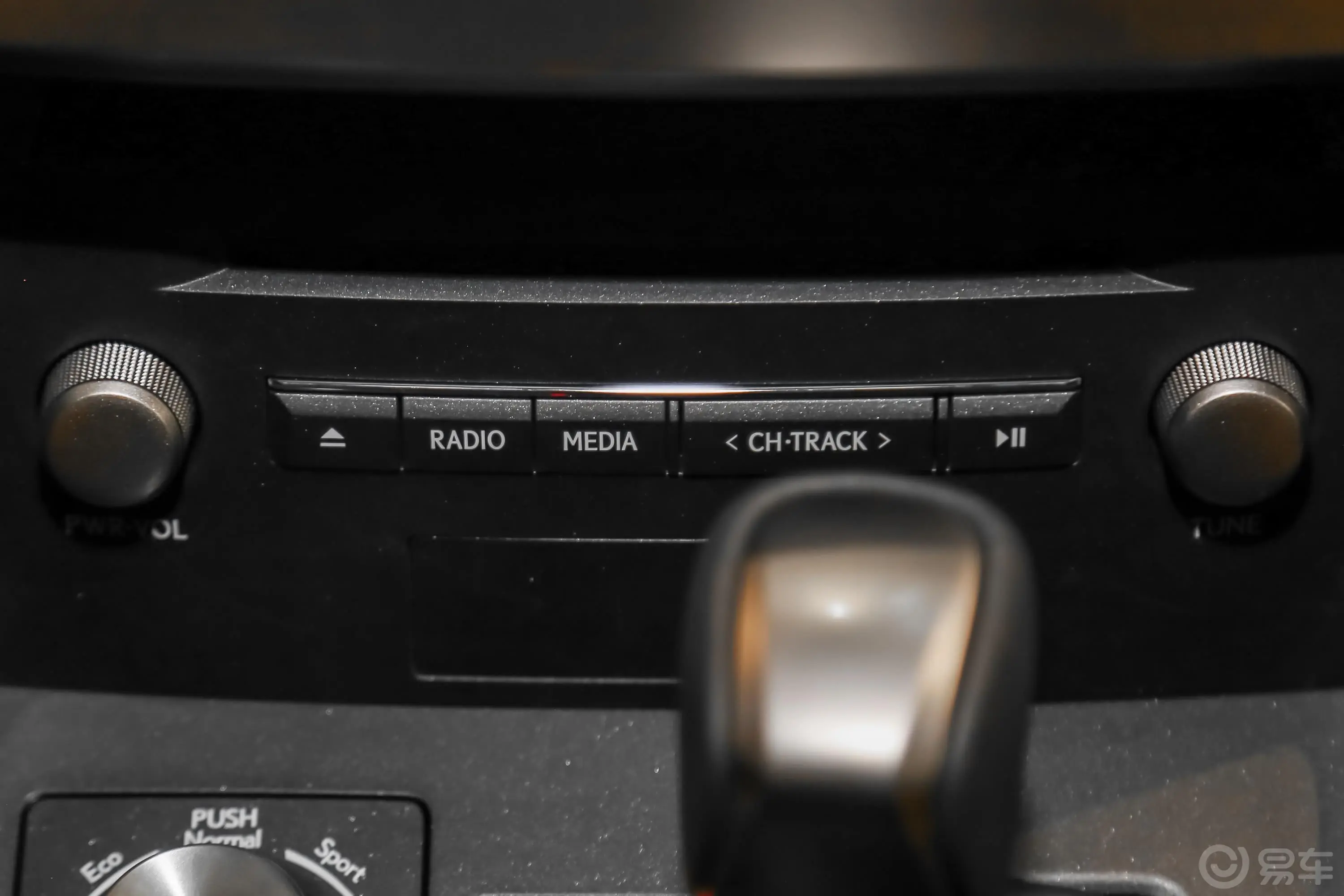 雷克萨斯NX200 四驱 锋尚版 国V音响