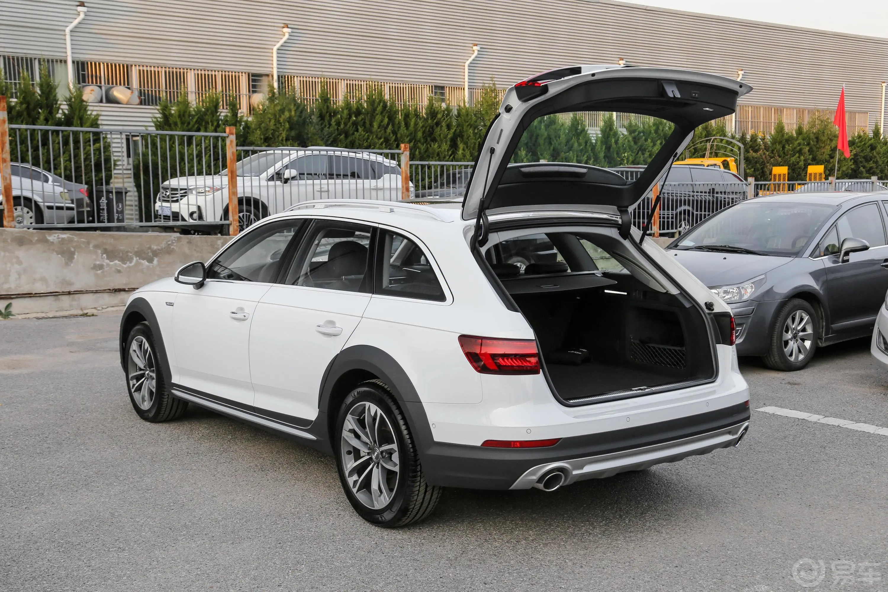 奥迪A4(进口)45TFSI allroad quattro 运动版空间