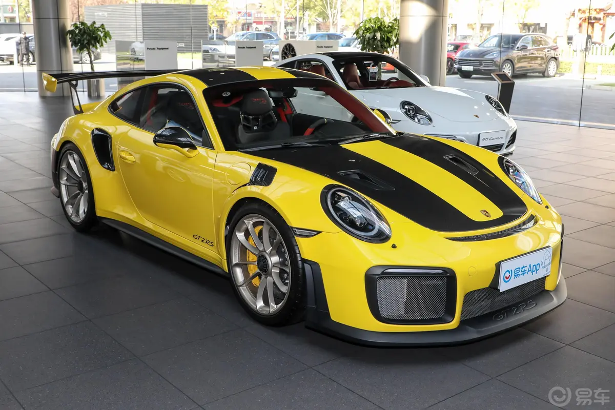 保时捷911GT2 RS 3.8T侧前45度车头向右水平