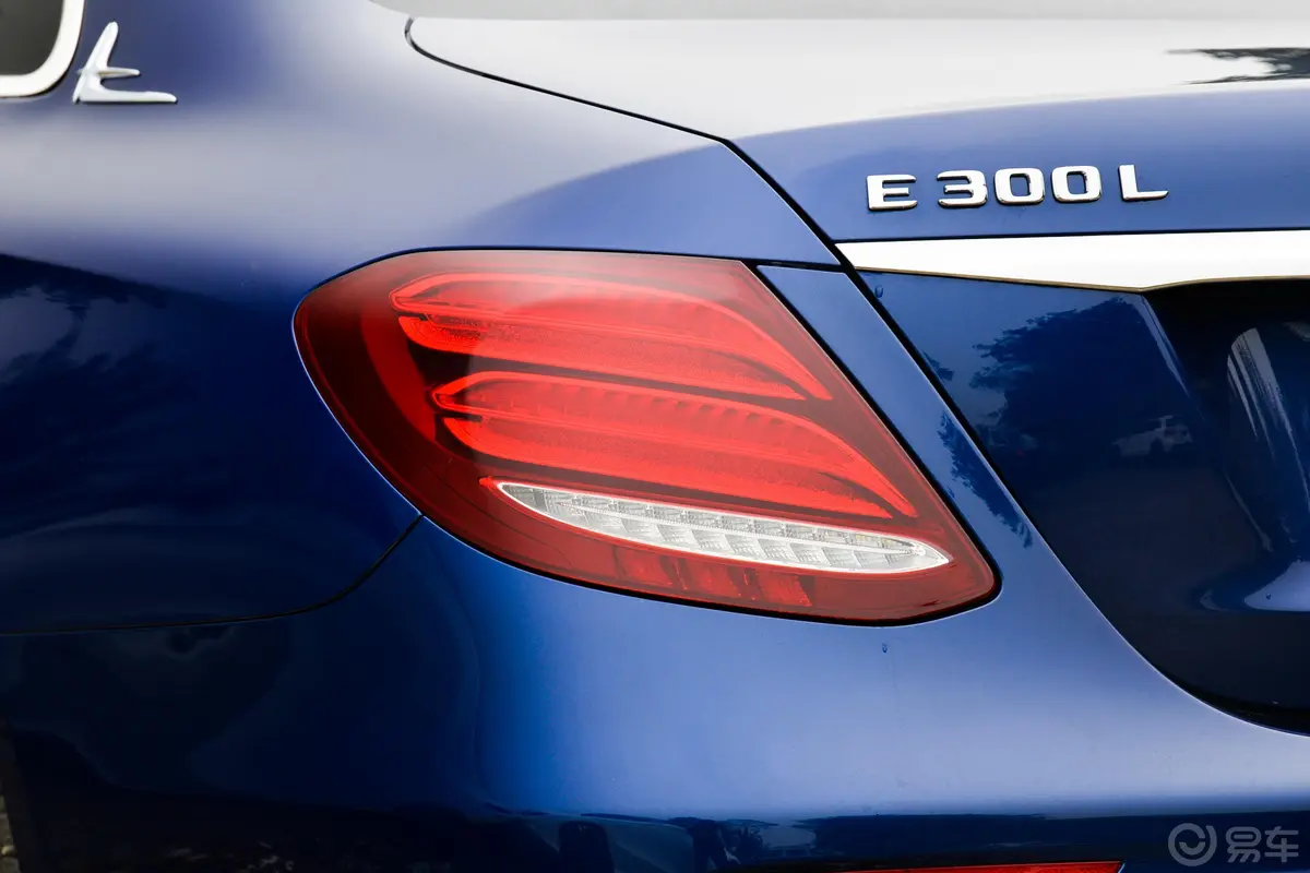 奔驰E级E 300 L 时尚型 运动轿车外观