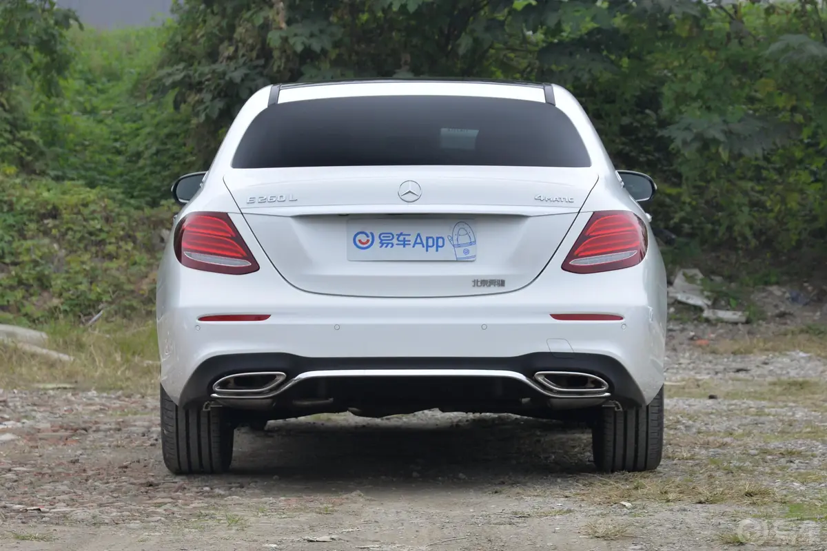 奔驰E级E 260 L 4MATIC 运动轿车正后水平