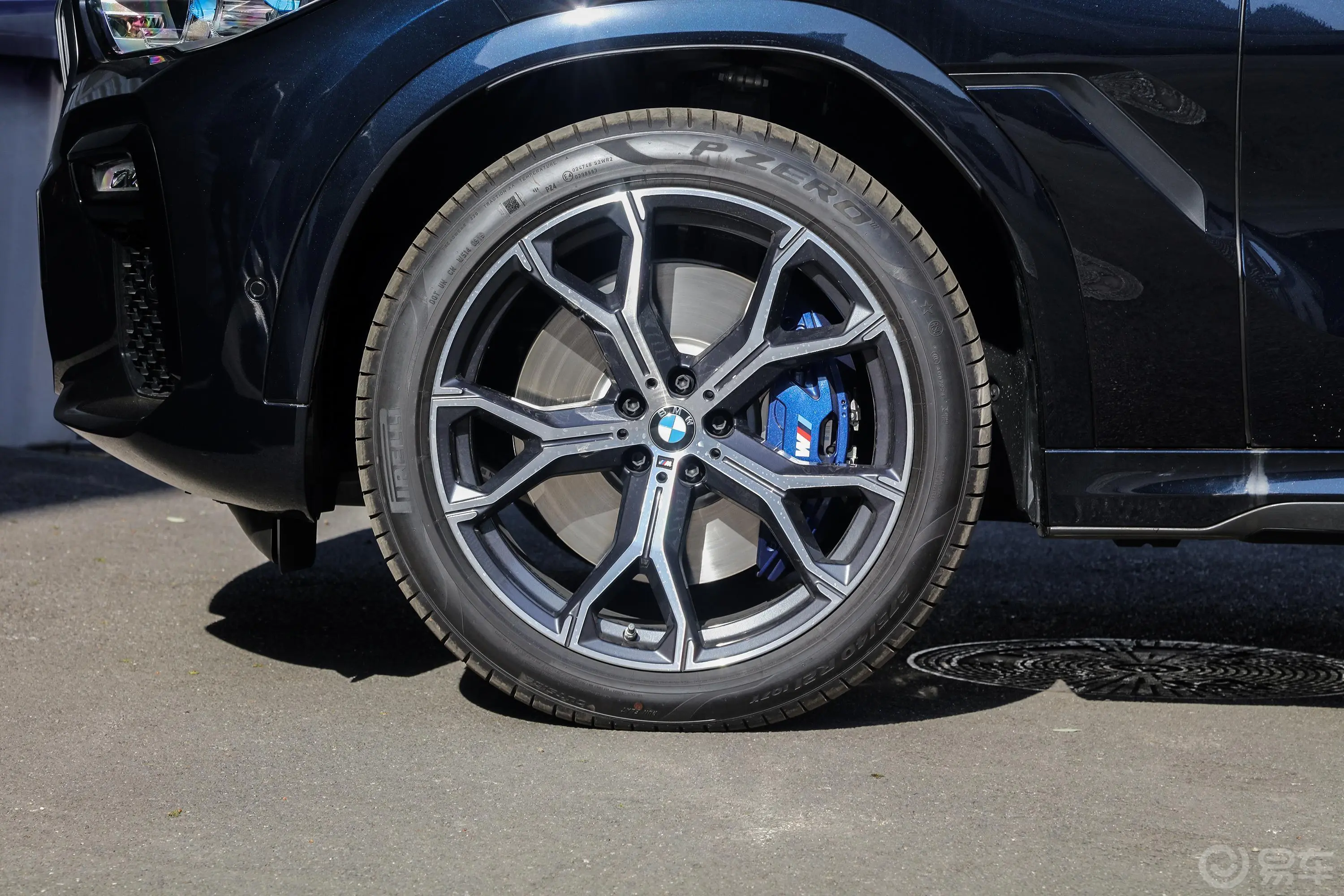宝马X6xDrive40i 尊享型 M运动套装前轮毂造型
