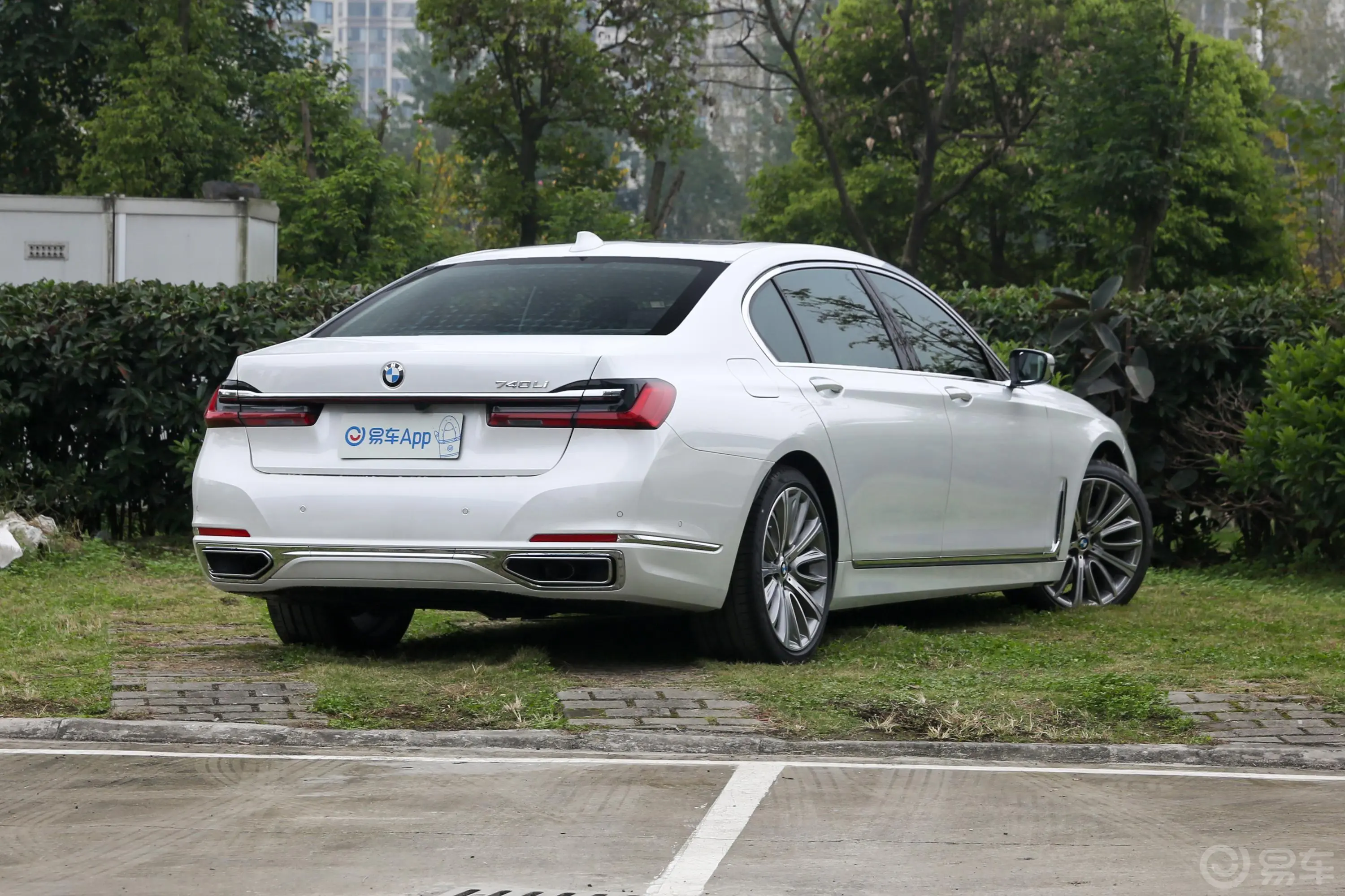 宝马7系740Li 领先型 豪华套装外观