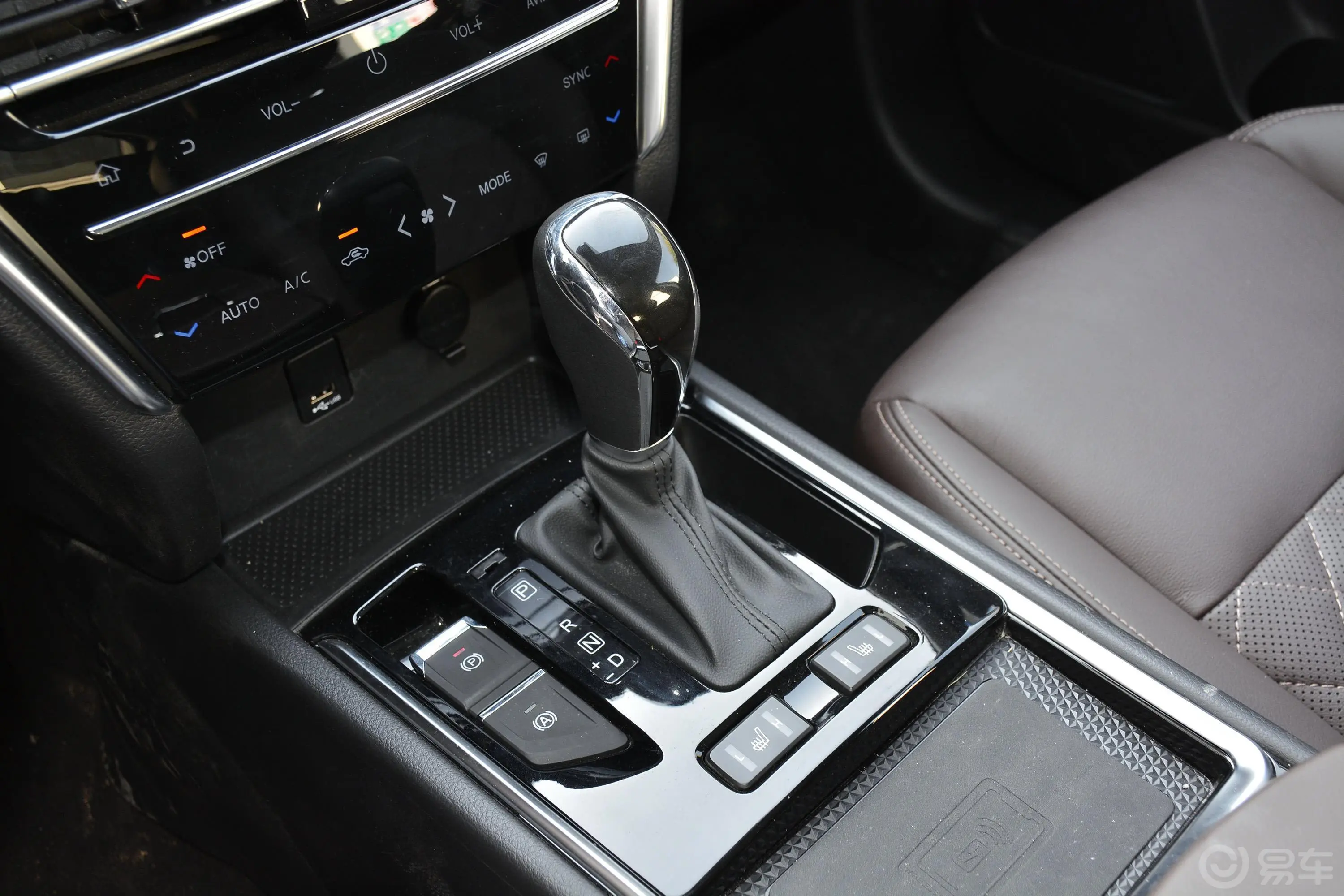 启辰T902.0L CVT 智联创行版换挡装置