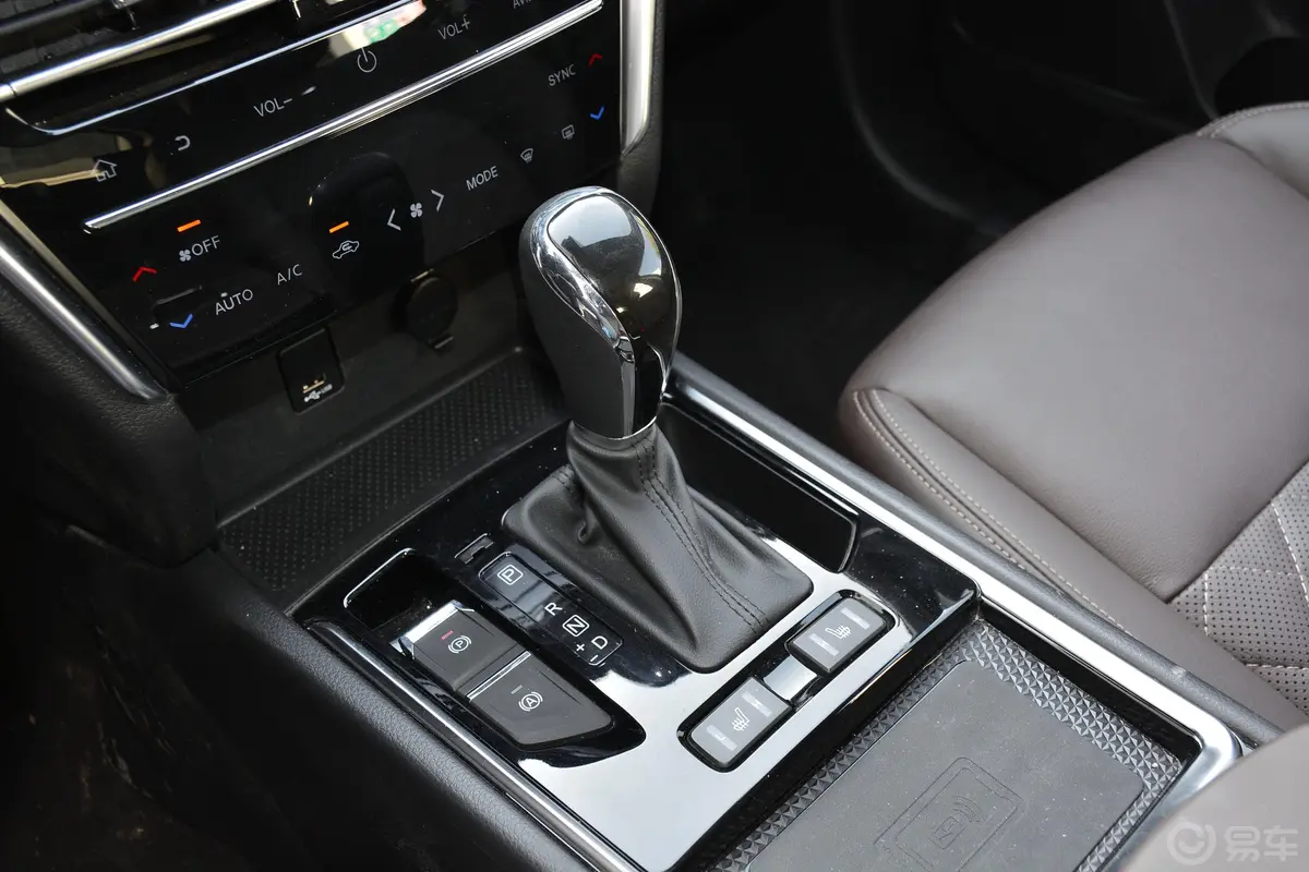 启辰T902.0L CVT 智联创行版换挡装置