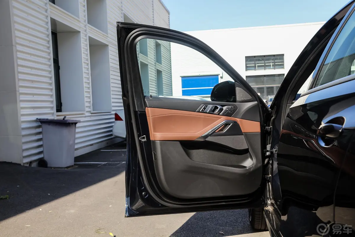 宝马X6xDrive40i 尊享型 M运动套装驾驶员侧前车门