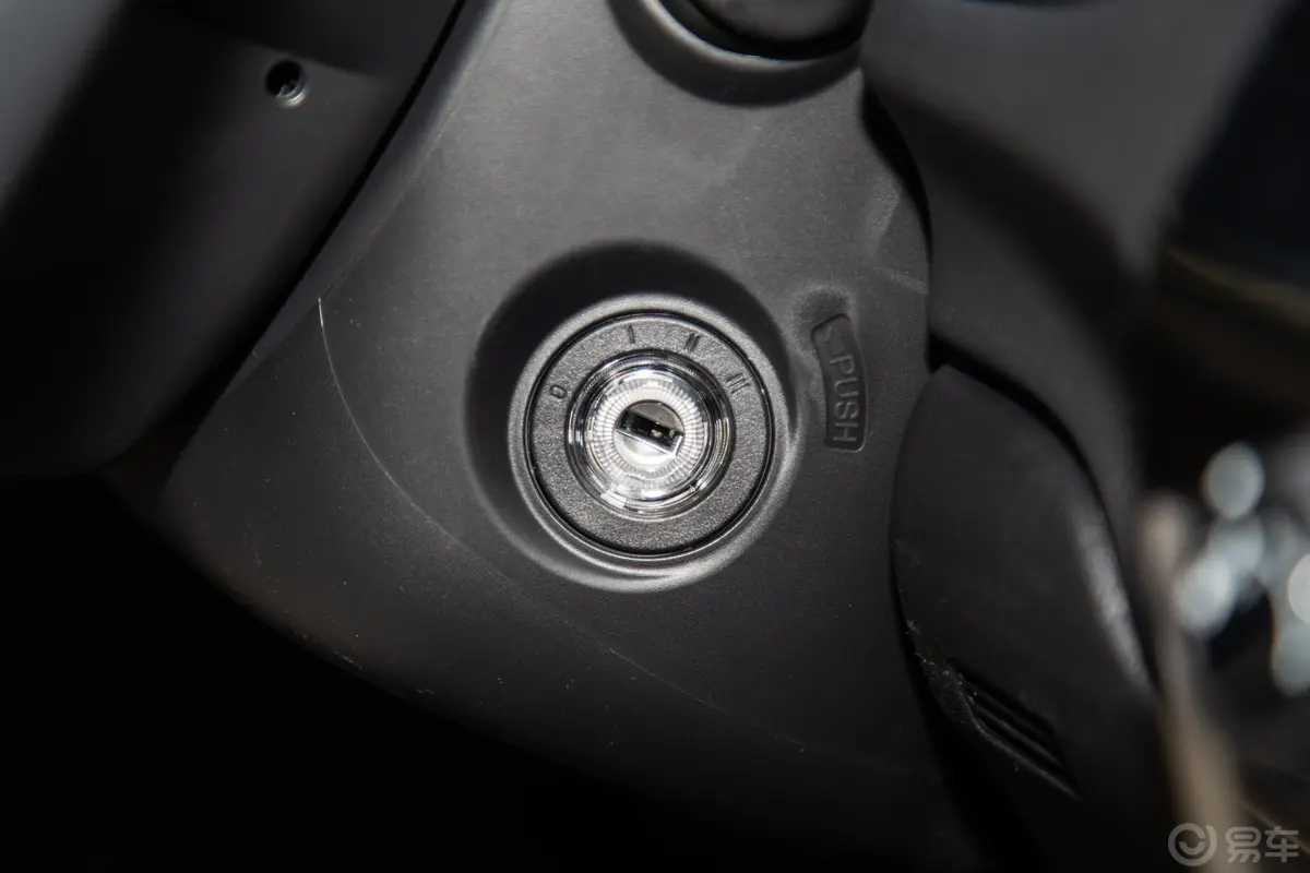 本田CR-V耀目版 240TURBO CVT 两驱 舒适版 国VI钥匙孔或一键启动按键