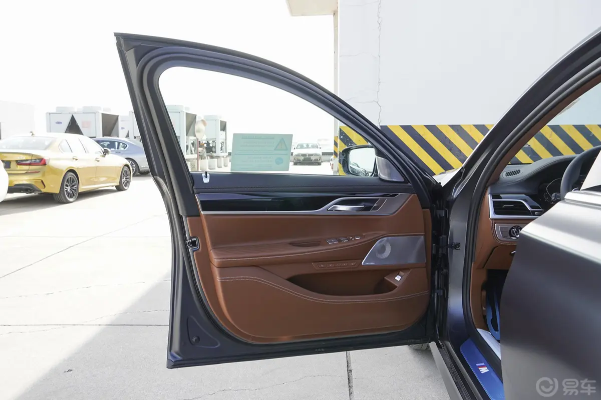 宝马7系750Li xDrive V8 M运动套装驾驶员侧前车门
