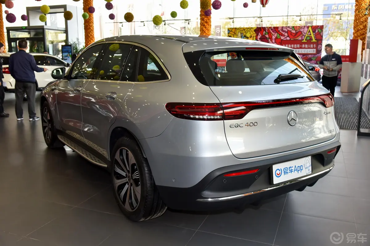 奔驰EQCEQC 400 4MATIC 创世代1886限量版侧后45度车头向左水平