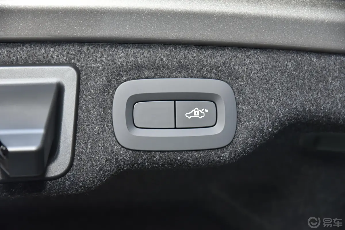 沃尔沃S60T4 智远豪华版电动尾门按键（手动扶手）
