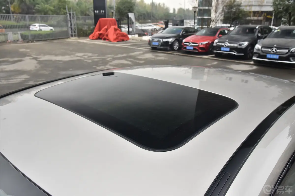 奔驰GLC轿跑GLC 300 4MATIC 轿跑SUV天窗