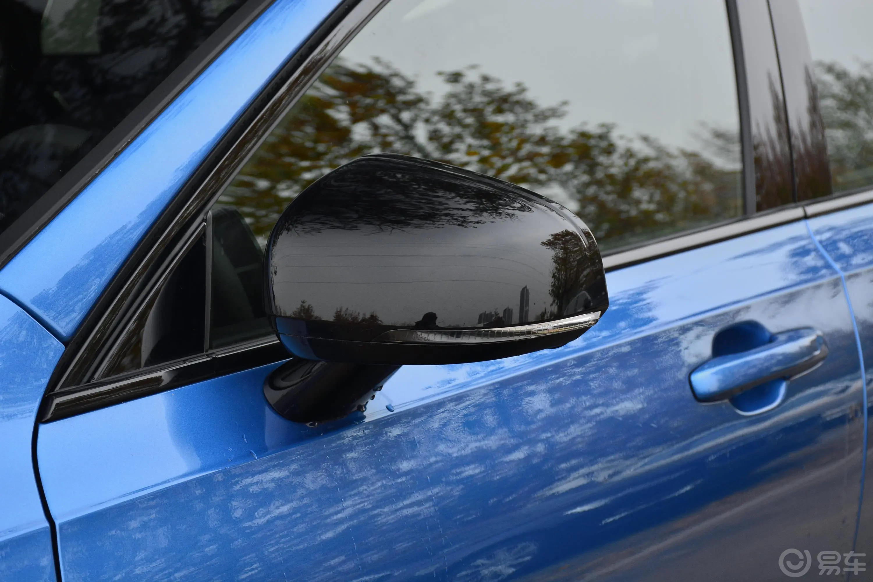 沃尔沃S90T5 智远运动版主驾驶后视镜背面