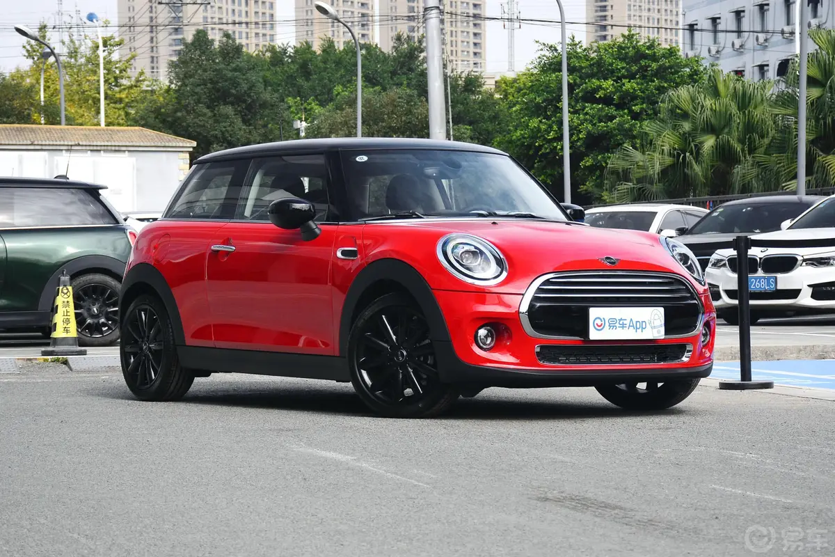 MINI绝色版 1.5T COOPER 双离合 经典派车辆信息铭牌