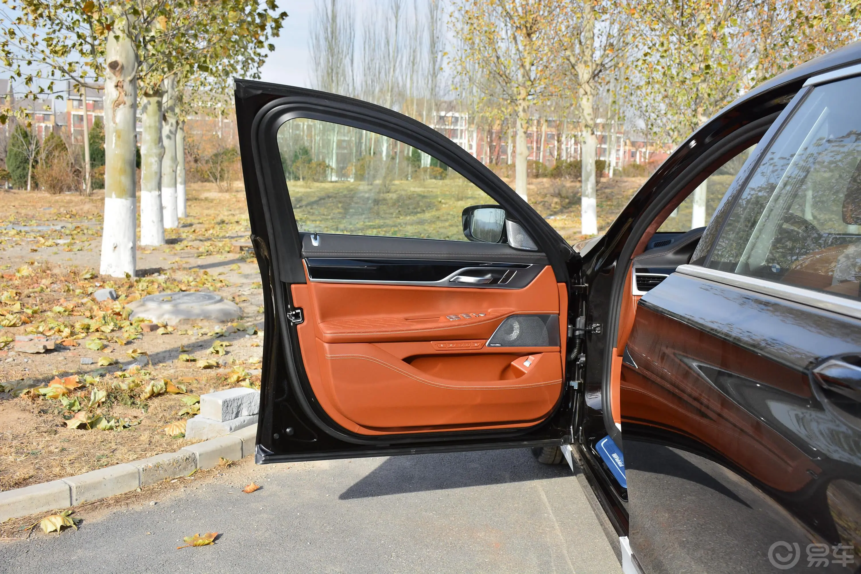 宝马7系750Li xDrive V8 豪华套装驾驶员侧前车门