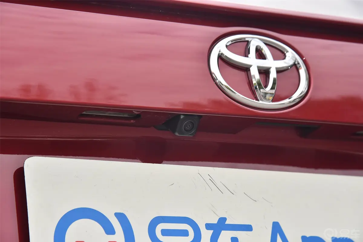 RAV4荣放2.0L CVT 四驱 风尚版外观