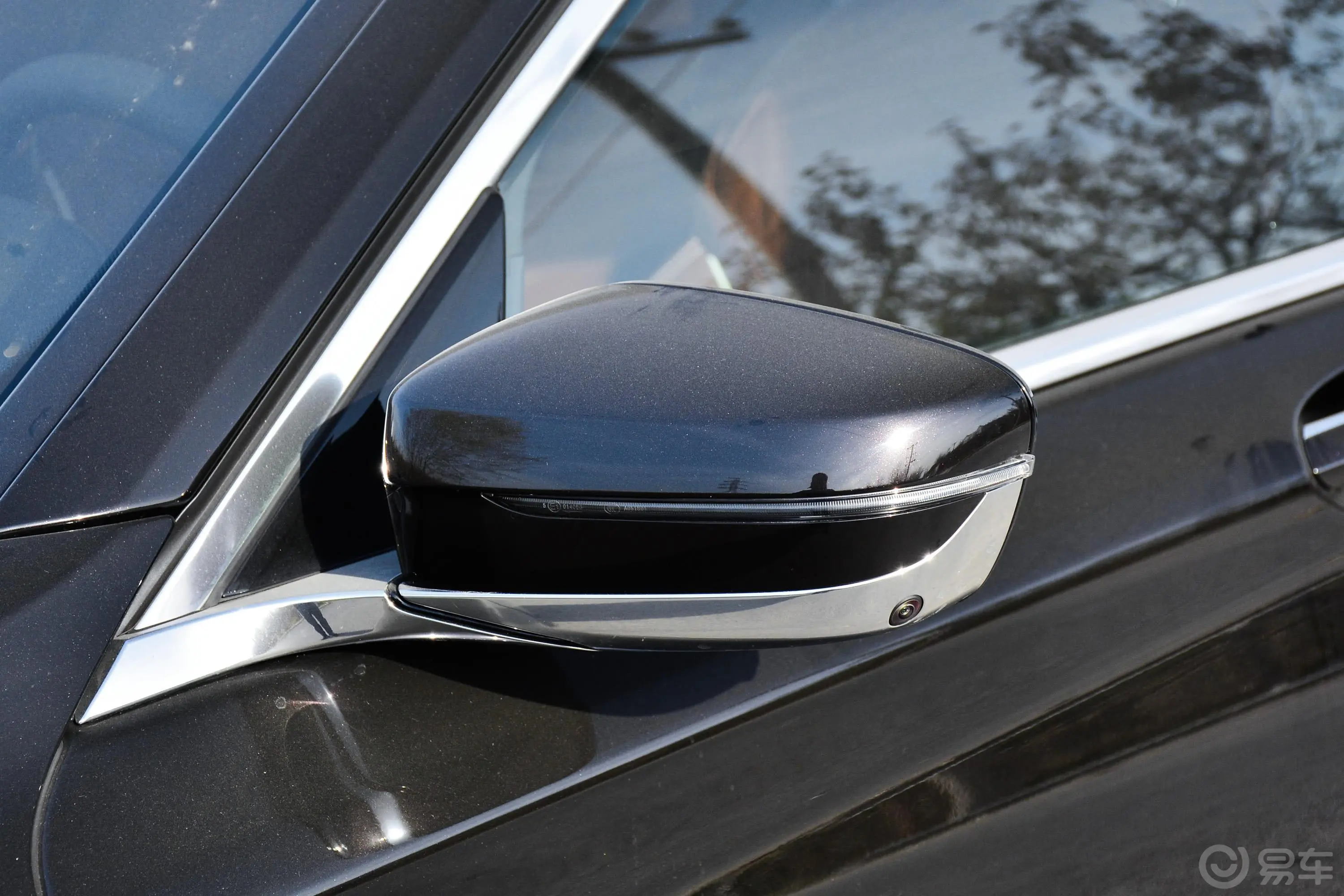 宝马7系750Li xDrive V8 豪华套装主驾驶后视镜背面
