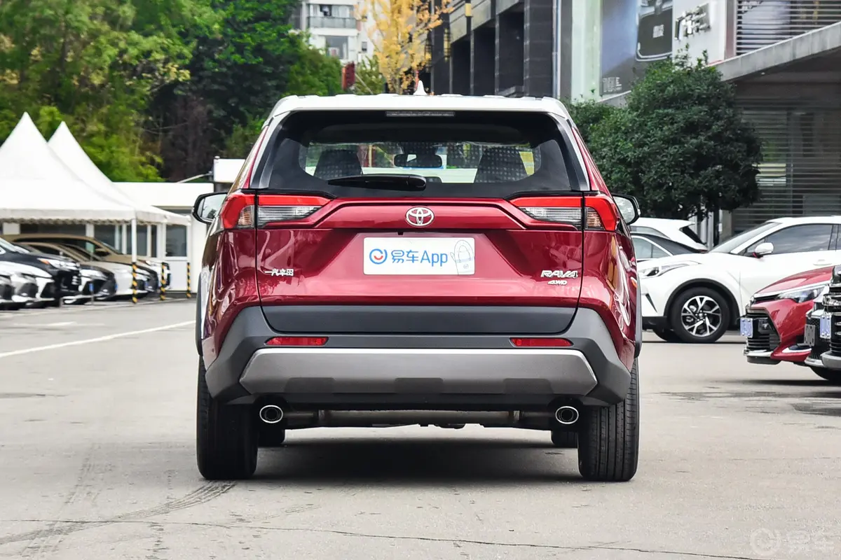 RAV4荣放2.0L CVT 四驱 风尚版外观