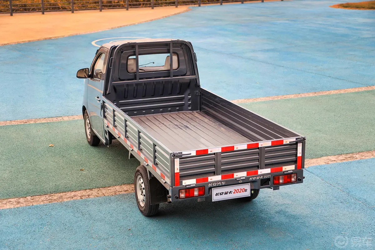长安星卡1.5L 单排 货车基本型 国VI外观
