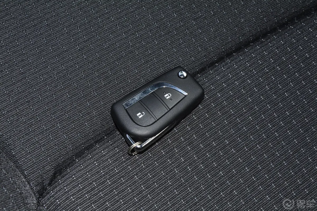 丰田C-HR2.0L CVT 精英版钥匙孔或一键启动按键