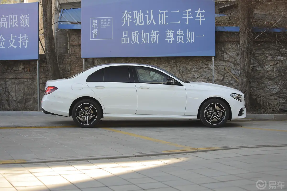 奔驰E级(进口)E 260 4MATIC 运动版正侧车头向右水平