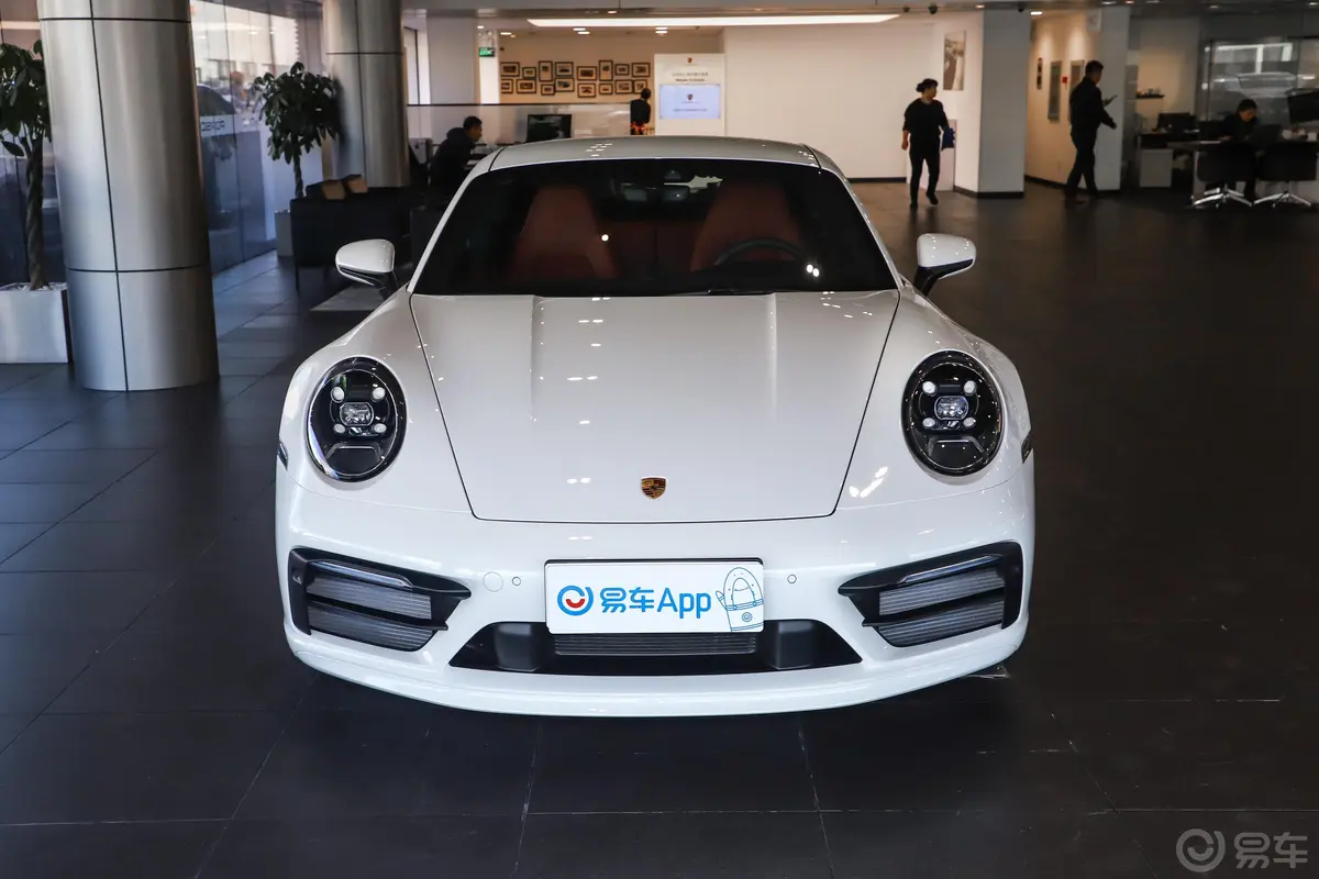 保时捷911Carrera 4 3.0T正前水平