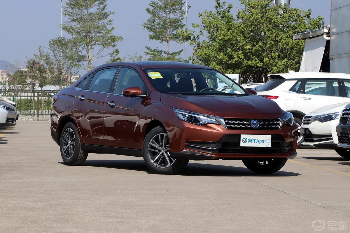 启辰D60十万荣耀 1.6L CVT 辰酷版 国VI外观