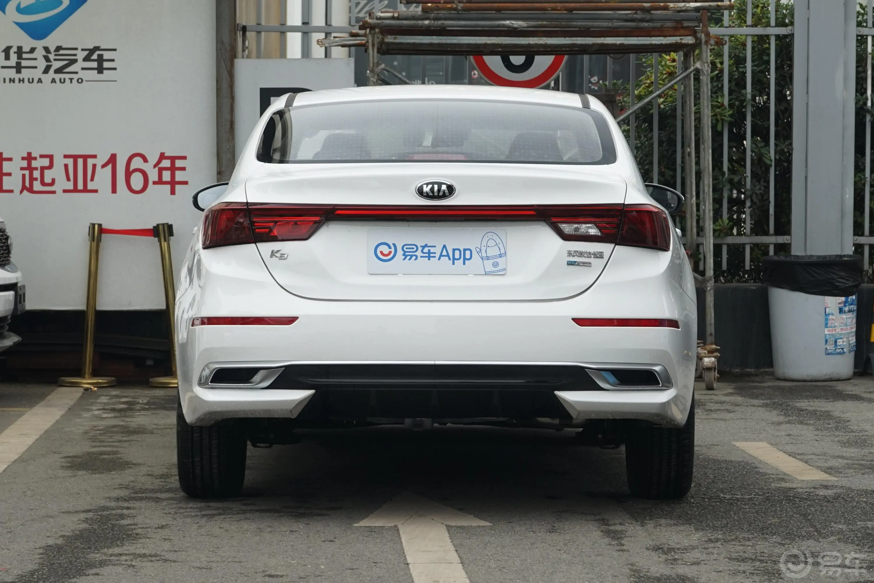 起亚K31.5L CVT 智行版正后水平