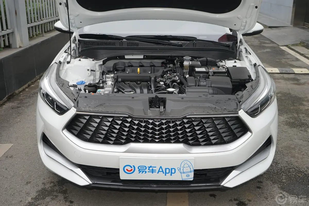 起亚K31.5L CVT 智行版发动机舱整体