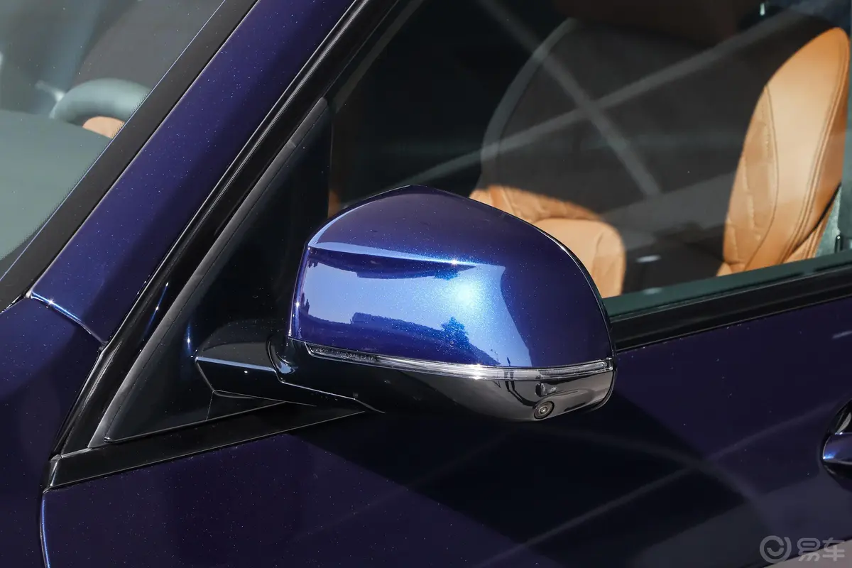 宝马X7xDrive40i 个性化定制限量版 M运动套装主驾驶后视镜背面