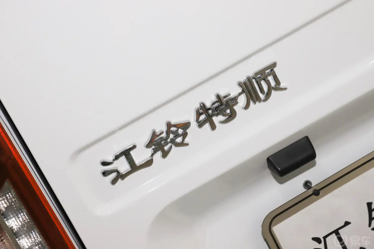 特顺短轴低顶 2.8T 手动 商运版 6座 JX493外观