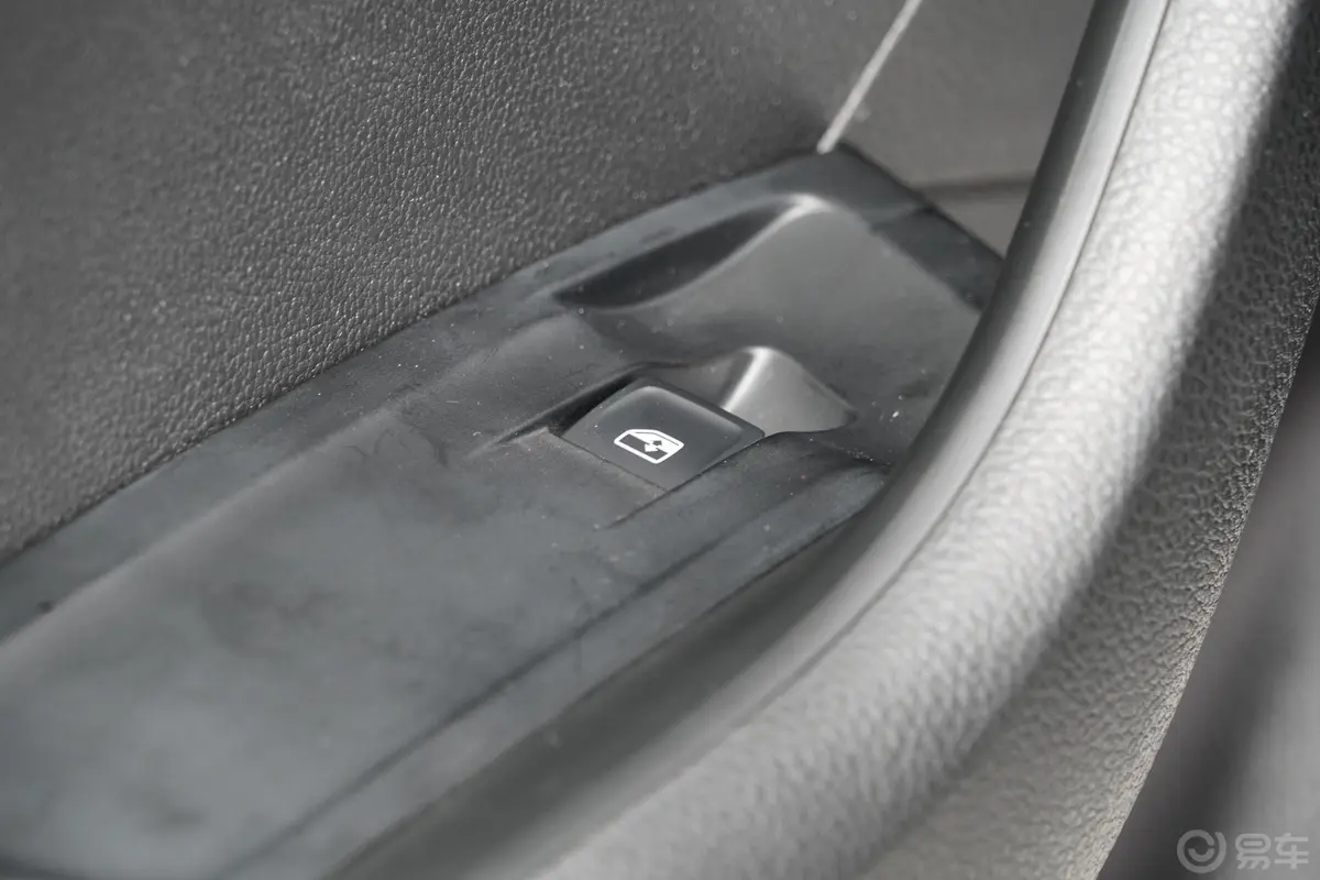 柯米克GT 1.5L 手自一体 舒适版后车窗调节