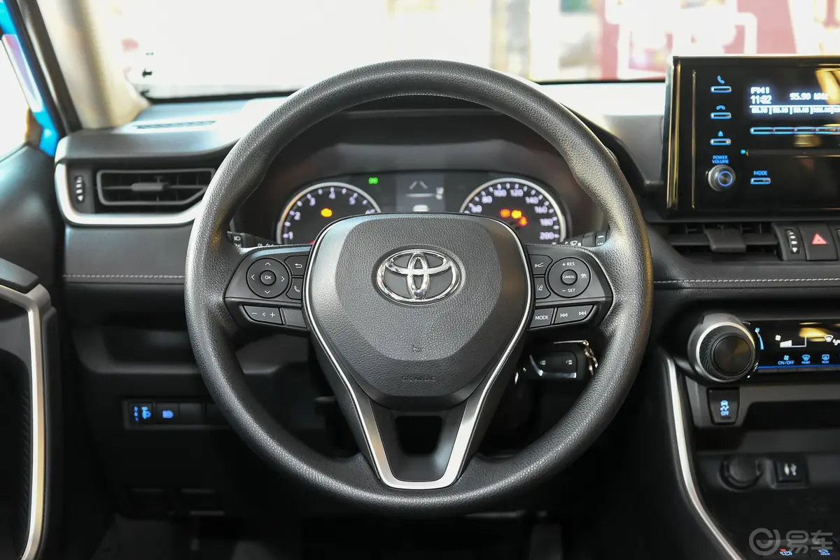 RAV4荣放2.0L CVT 两驱 都市版方向盘