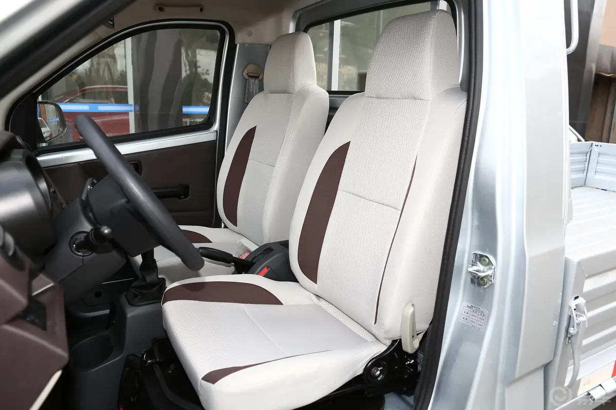 长安星卡1.5L 单排 货车基本型 国VI驾驶员座椅