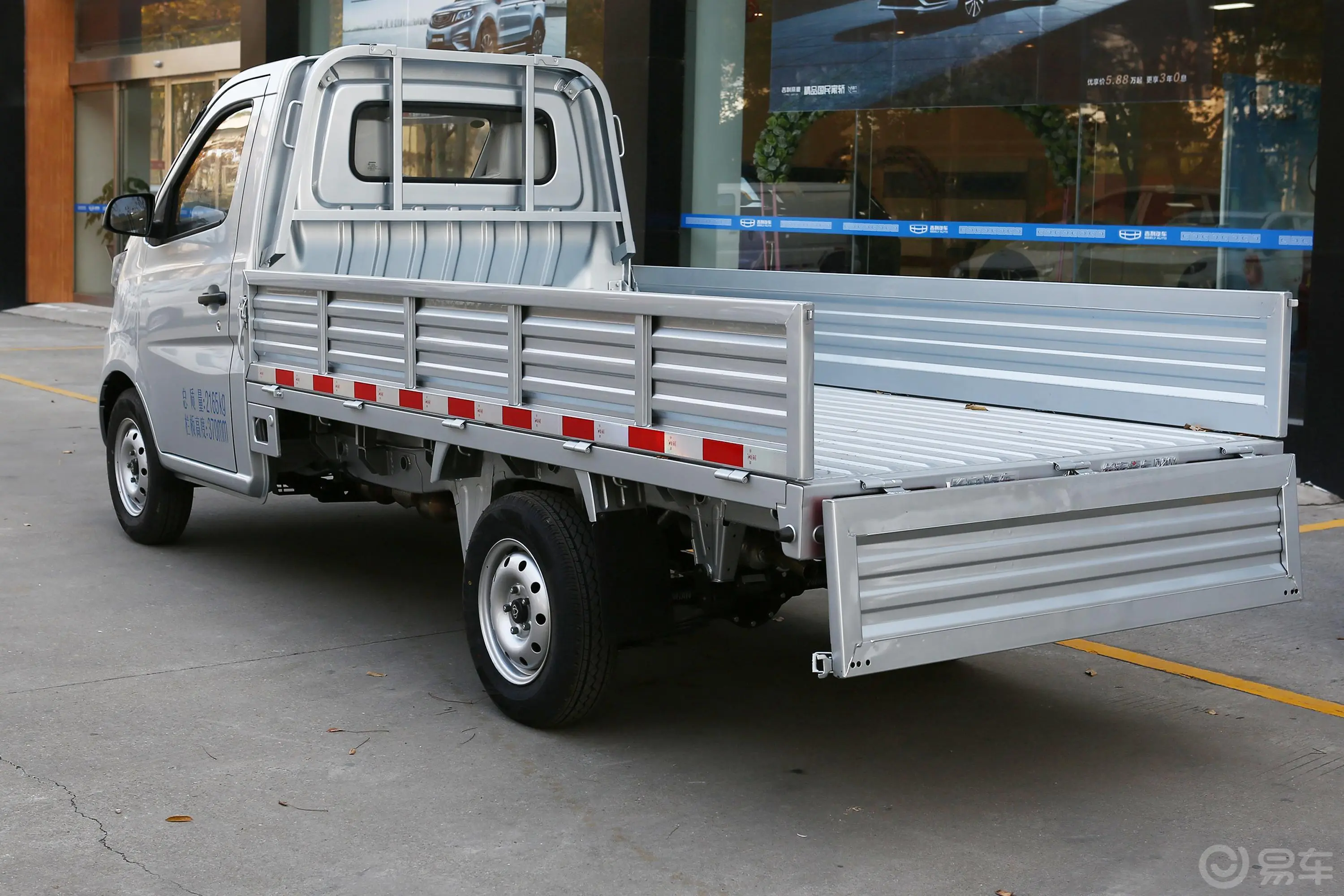 长安星卡1.5L 单排 货车基本型 国VI后备厢开启45度侧拍