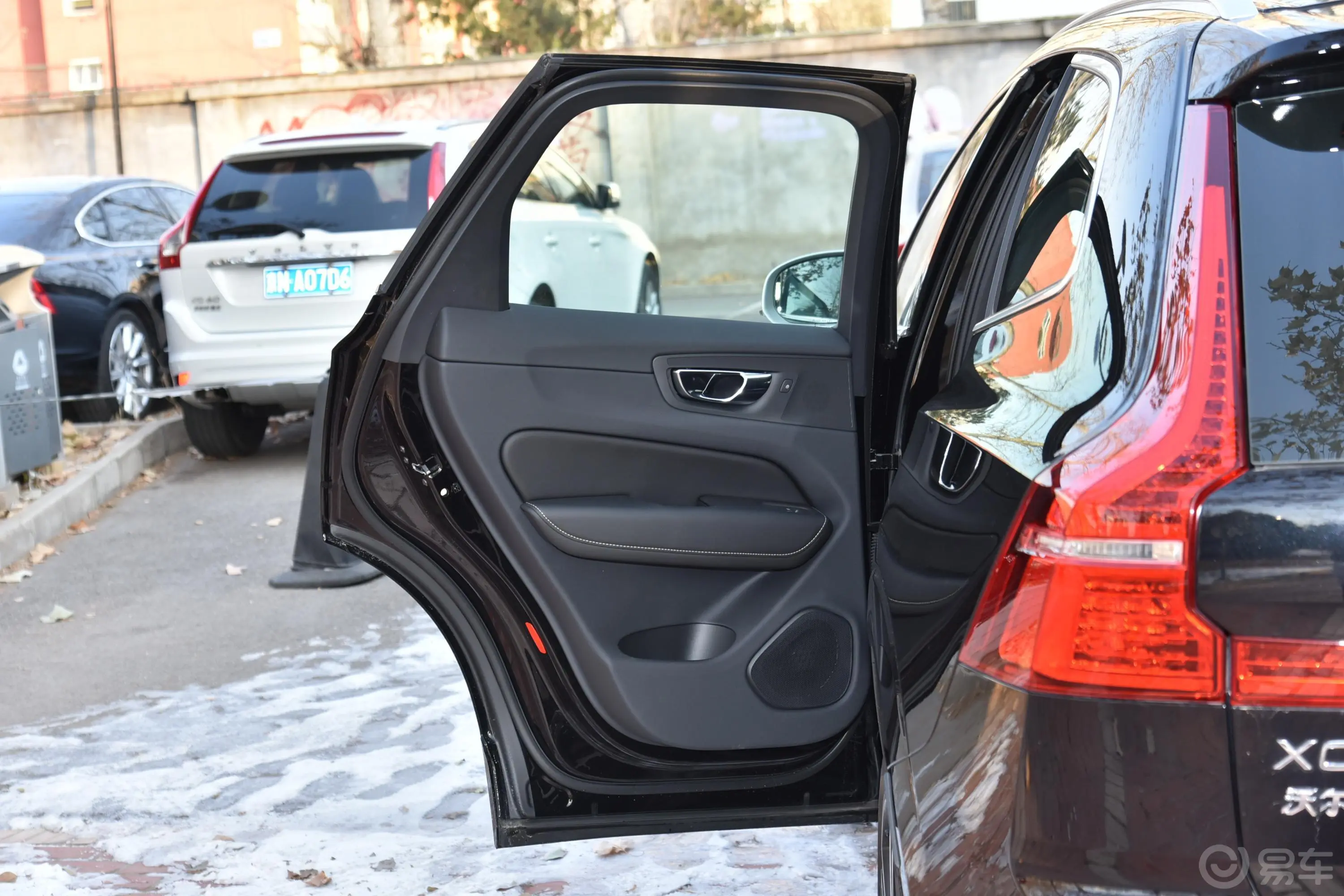 沃尔沃XC60新能源T8 智远运动版驾驶员侧后车门