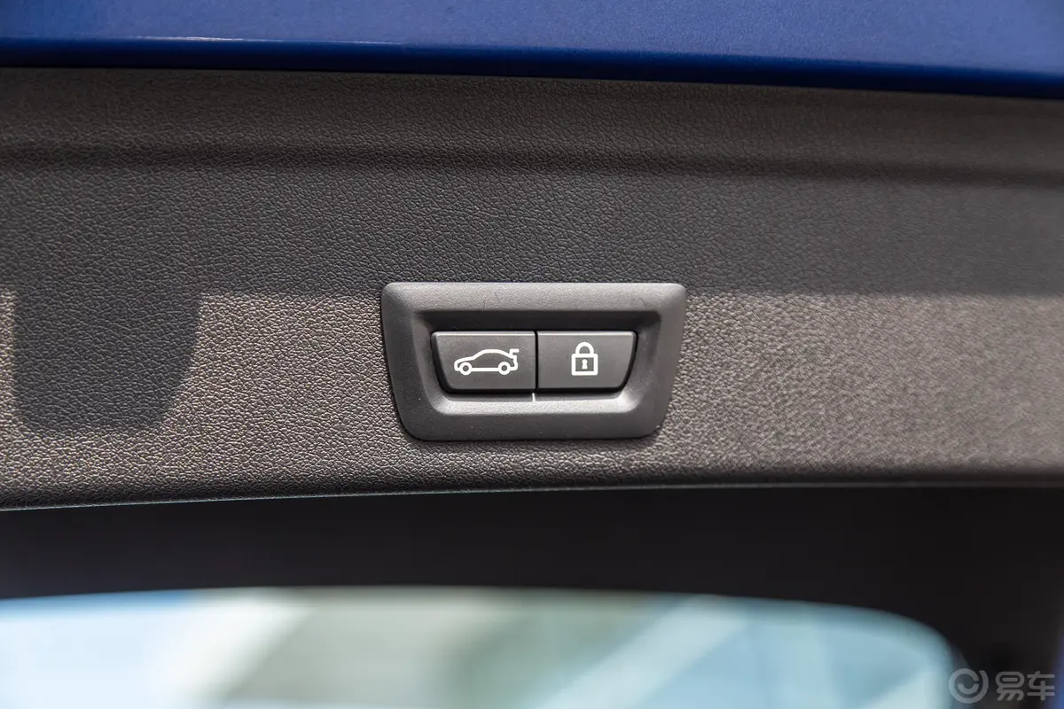 宝马X6xDrive40i M运动套装电动尾门按键（手动扶手）