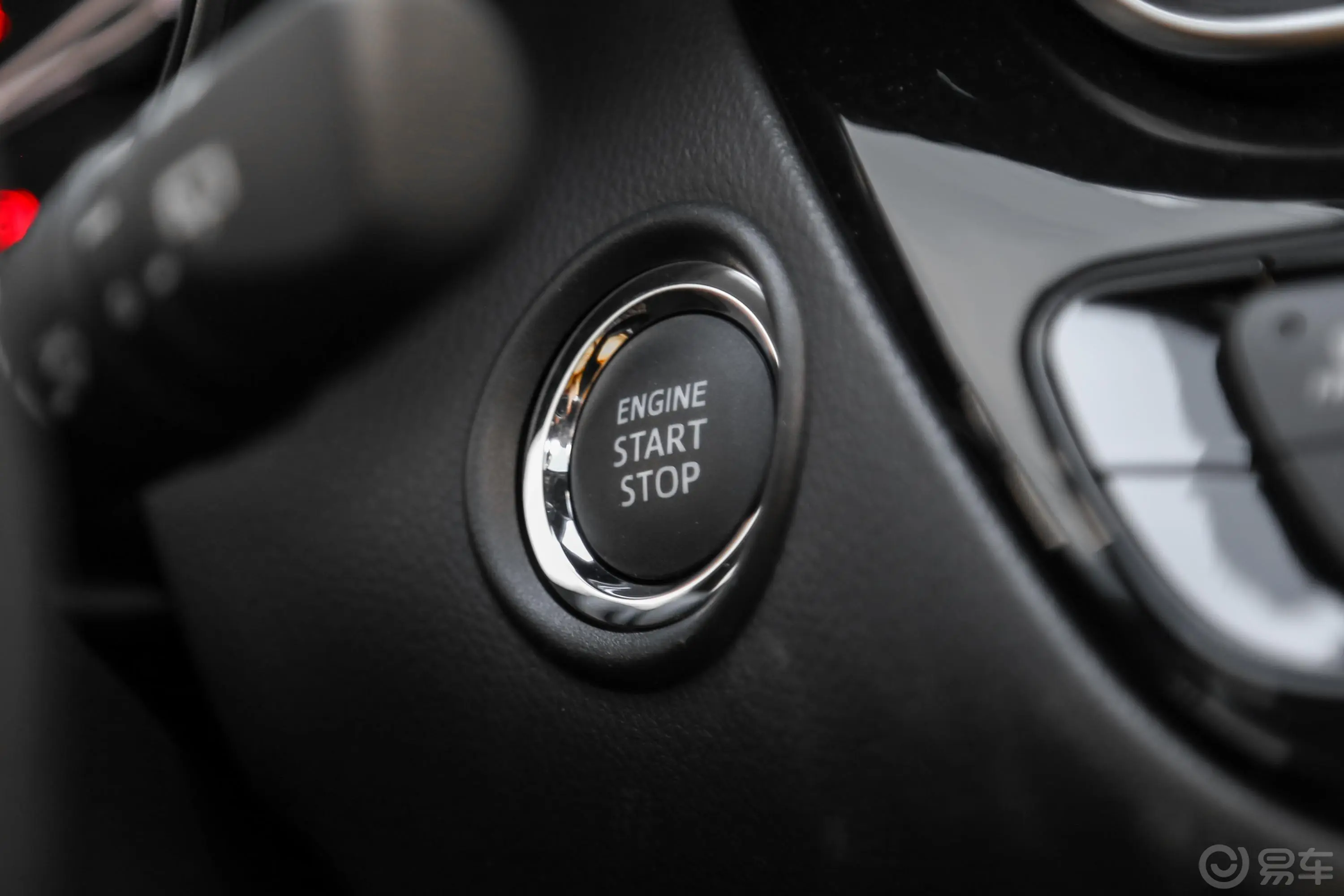 丰田C-HR2.0L CVT 舒适版钥匙孔或一键启动按键