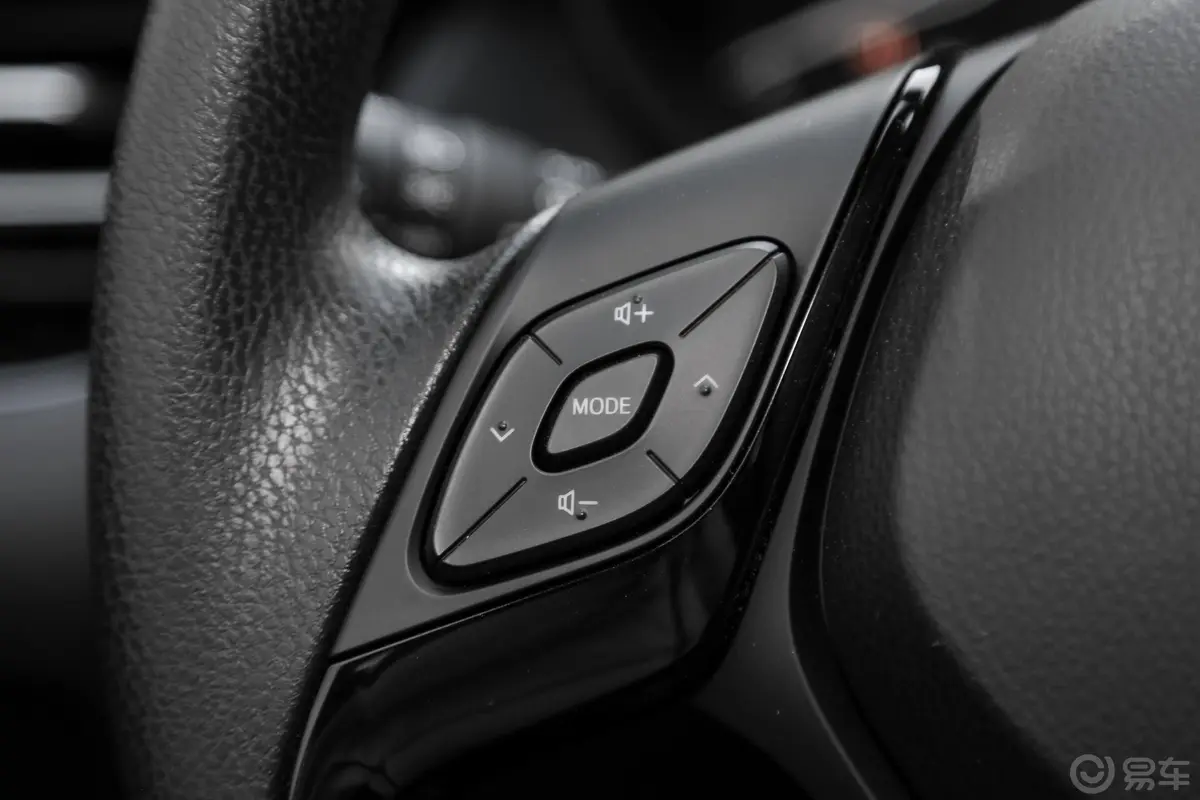 丰田C-HR2.0L CVT 舒适版左侧方向盘功能按键