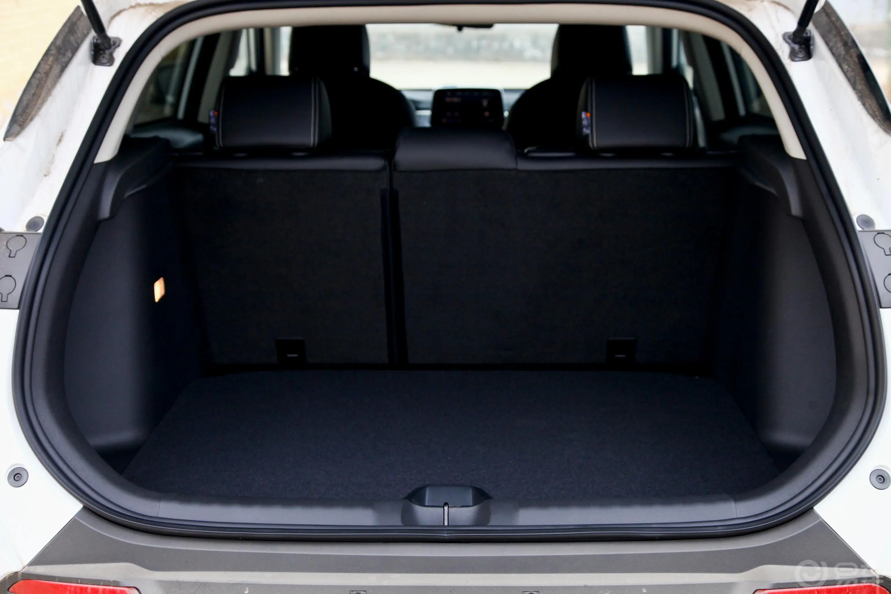 昂科拉15T 手自一体 舒适型后备厢空间特写
