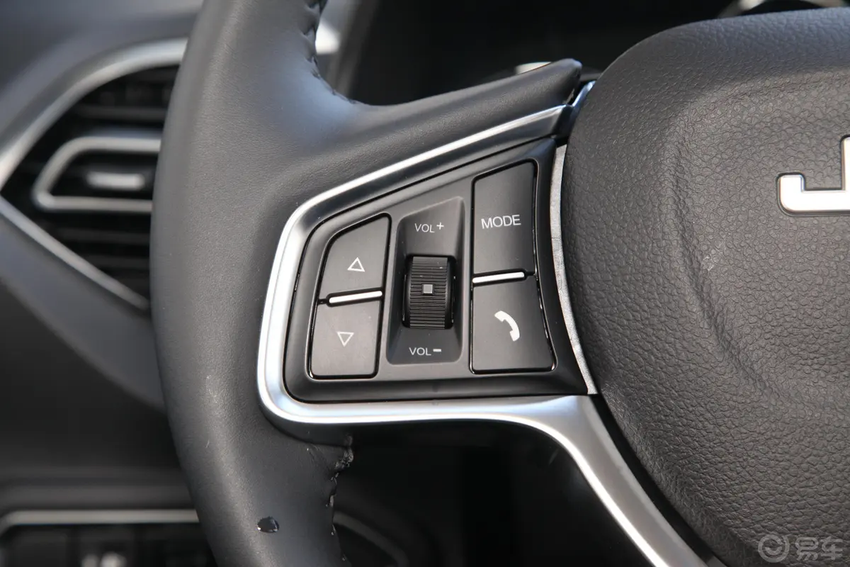 瑞迈S标轴版 2.5T 手动 四驱 领航版 柴油 国VI左侧方向盘功能按键