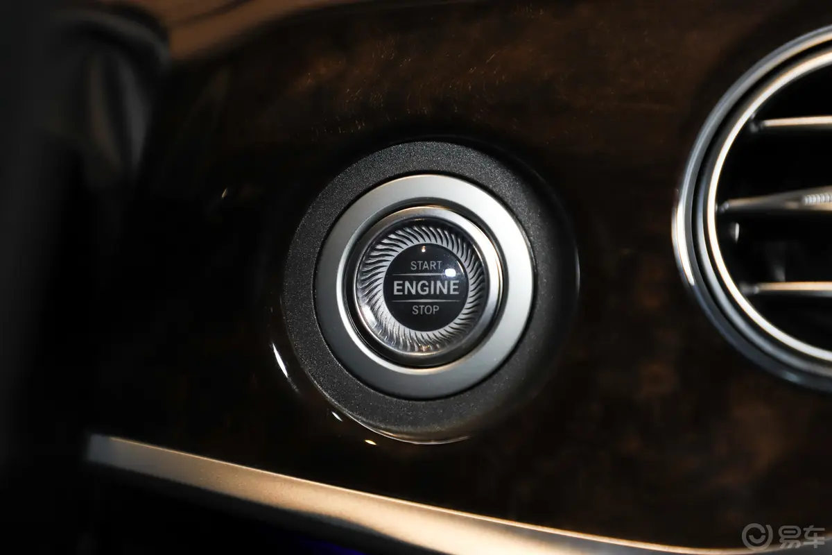 奔驰S级S 450 L 臻藏版钥匙孔或一键启动按键