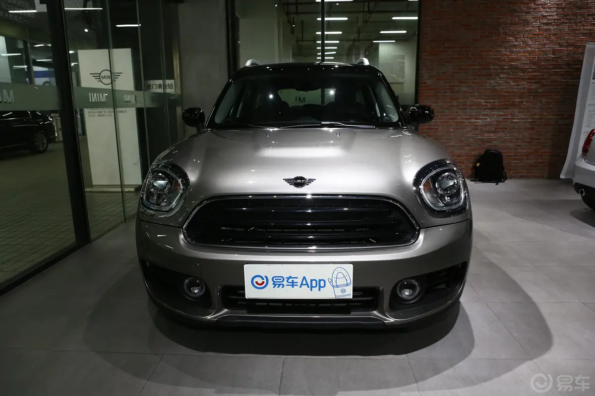 MINI COUNTRYMAN1.5T COOPER ALL4 经典派周末旅行版正前水平